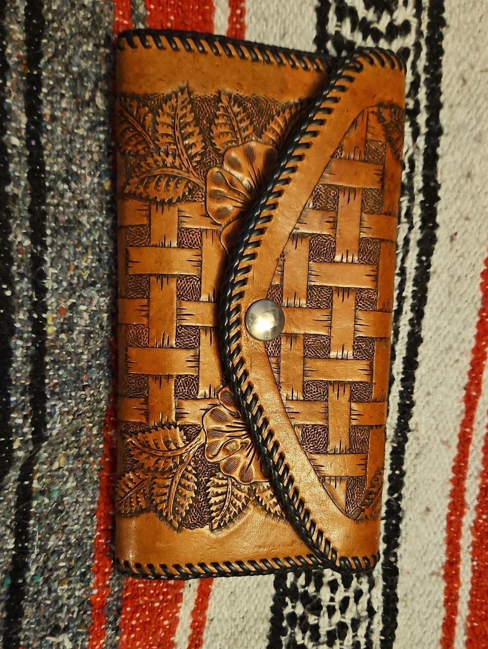 Vintage Mexican HandTooled Leather Trifold Clutch Wallet Basketweave Floral